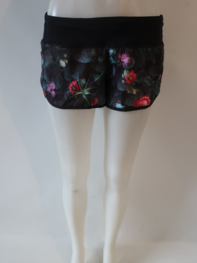 Womens Lululemon Black, Multi Floral Active Shorts 8